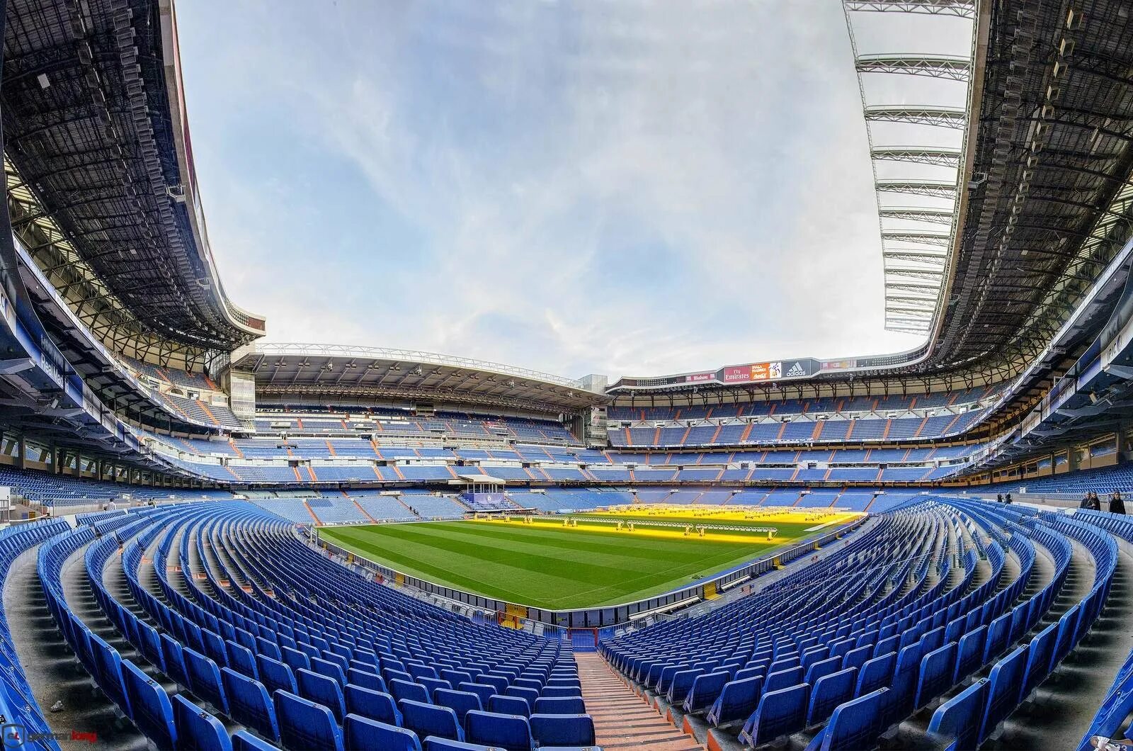 Какая вместимость стадиона. Сантьяго Бернабеу стадион. Santiago Bernabeu Stadium 2023. Реал Мадрид Сантьяго Бернабеу. Стадион Сантьяго Бернабеу 2022.