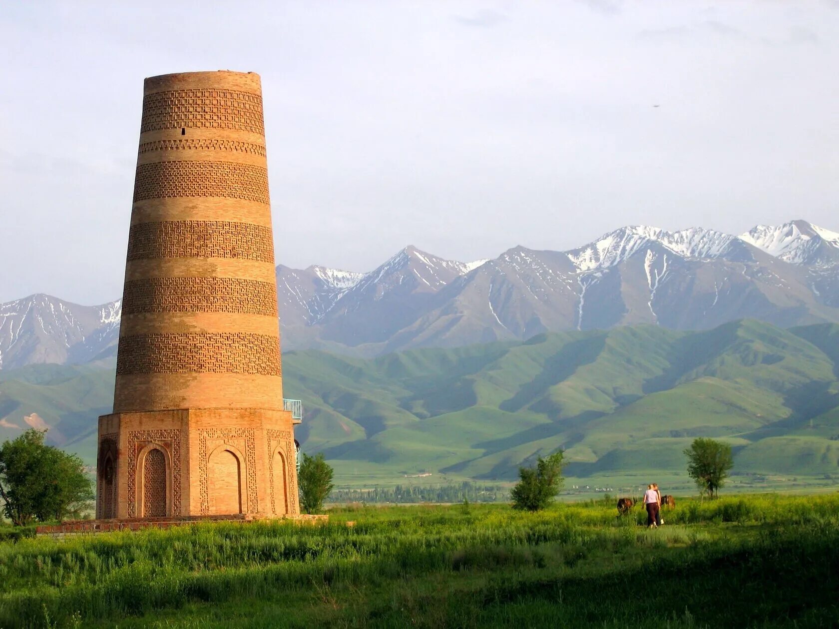 Области киргиз. Башня Бурана Чуйская Долина. Чуй Токмок Киргизия. Токмак Киргизия горы. Чуйская область Кыргызстан.