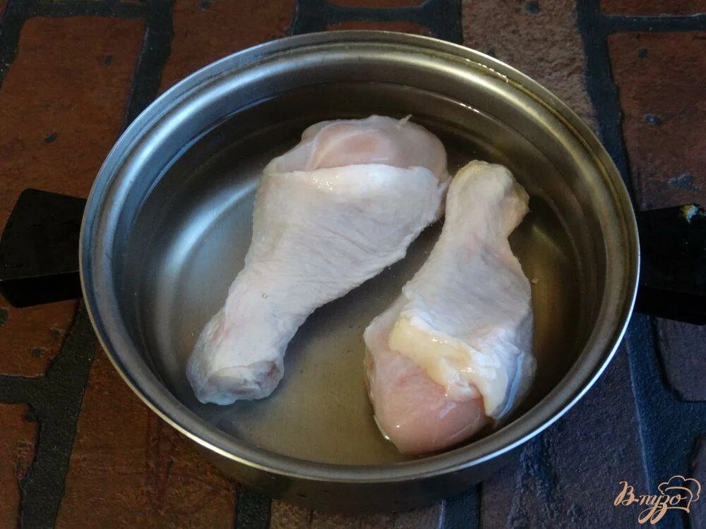Сколько по времени варить голени. 1 Куриная ножка отварная. Сколько варится голень курицы. Сколько варить куриные голени.