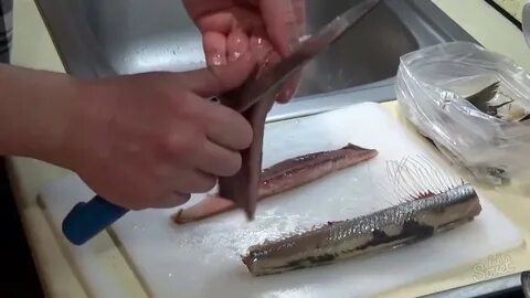 Как быстро разделать селедку на филе