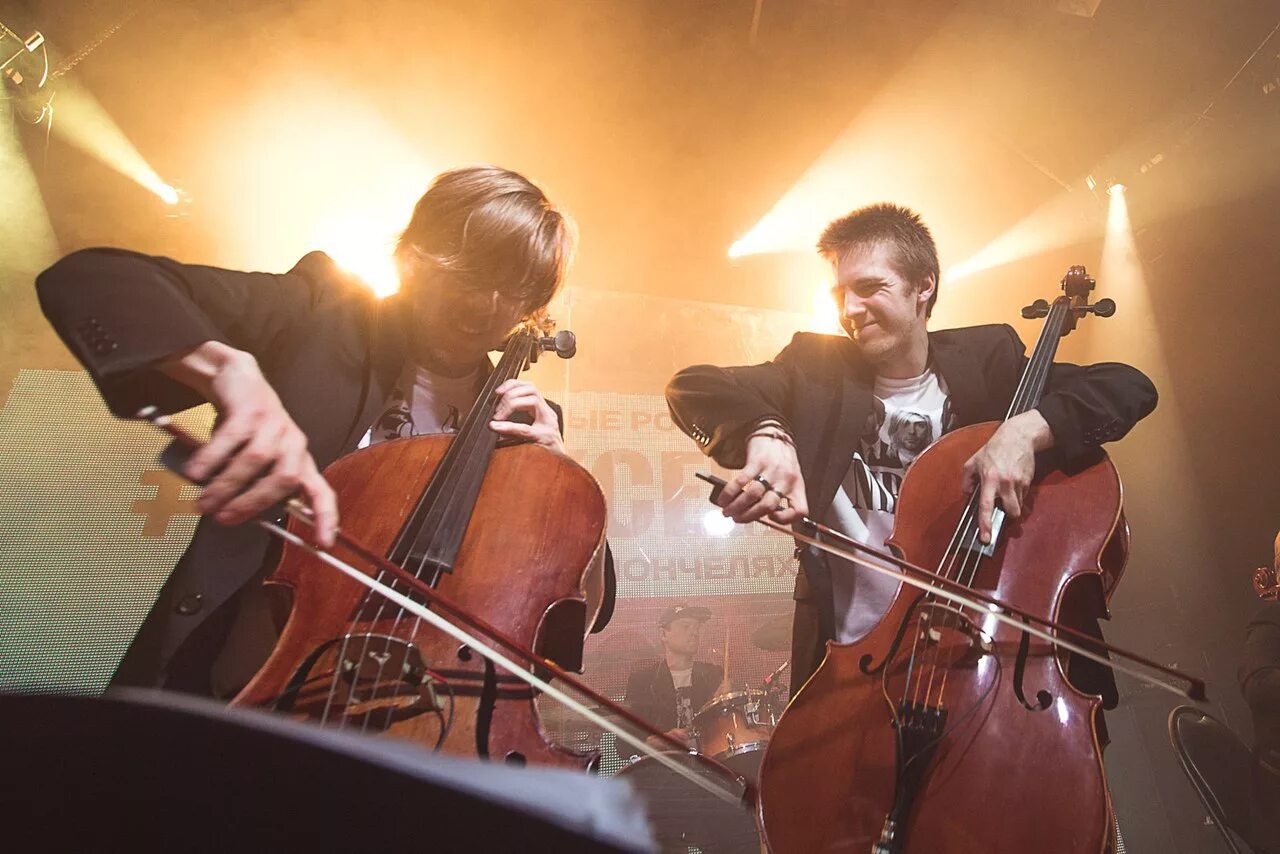 Музыка сегодня пришли. Rock Cellos группа. Группа виолончелистов rockcellos. Atomic Cellos группа. Rockcellos: мировые рок-хиты на виолончелях.