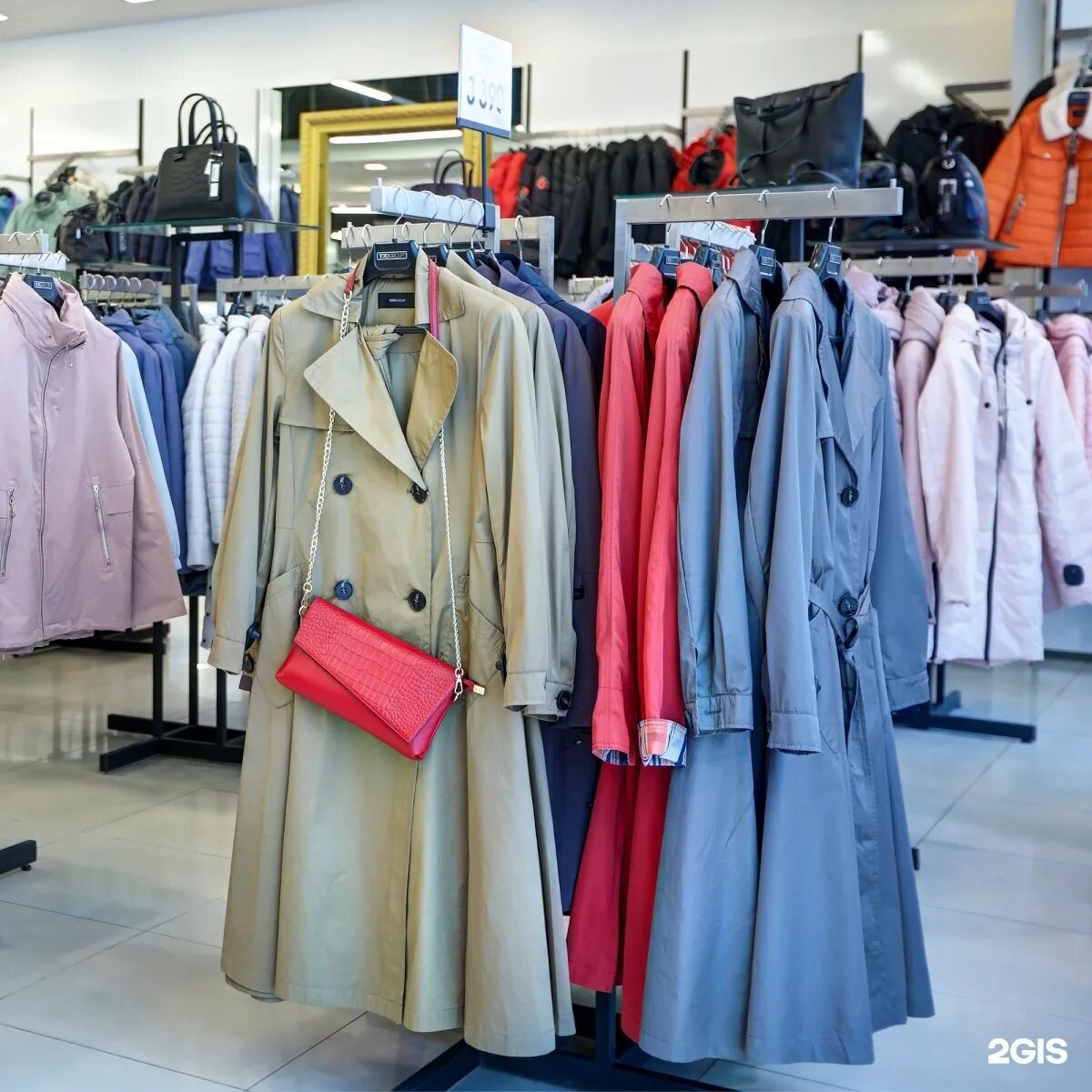 недорогие магазины одежды в санкт петербурге. магазины верхней женской одежды в спб. магазины женской одежды в санкт петербурге. Comme des garcons магазины. самые дешевые магазины одежды в санкт петербурге.