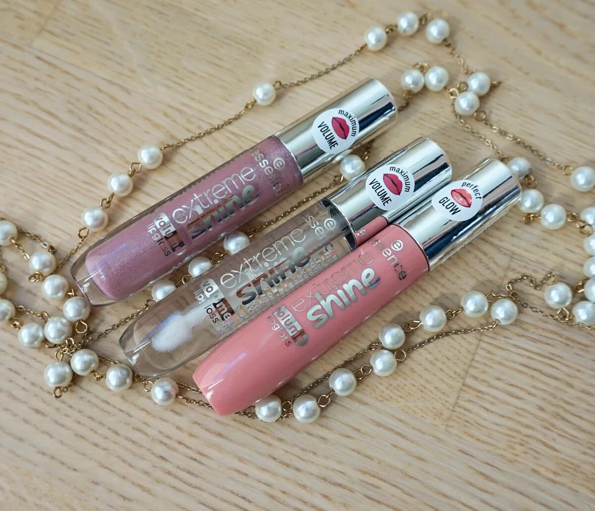 Блеск Essence extreme Shine. Essence extreme Shine Volume Lip Gloss. Блеск для губ Эссенс Шайн Шайн Шайн. Essence extreme Shine Volume 201.