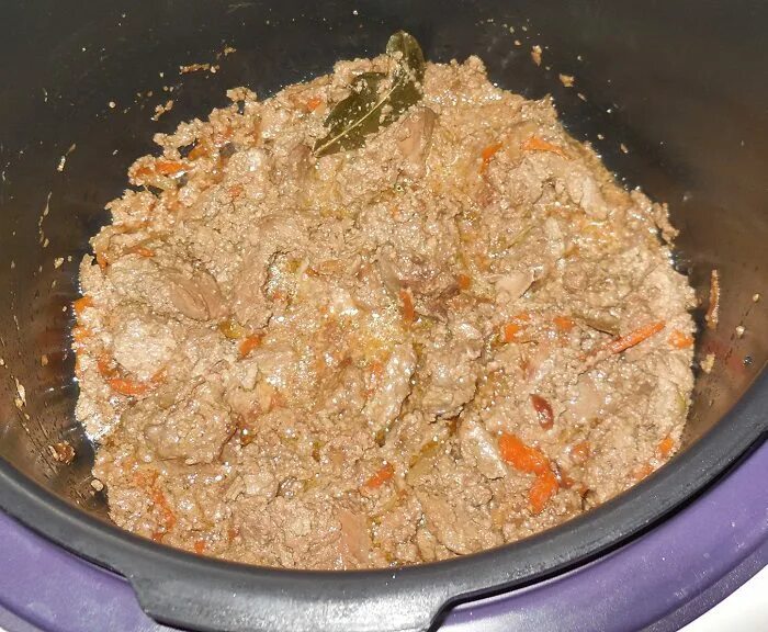 Говяжья печень в сметане в мультиварке. Куриная печень в мультиварке. печень тушеная в сметане в мультиварке. печень говяжья в мультиварке со сметаной. печенка куриная в мультиварке.