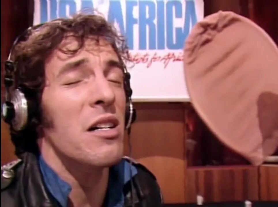 Песня we are the world. Брюс Спрингстин we are the World. We are the World Певцы. Bruce Springsteen 2022. USA for Africa исполнители.
