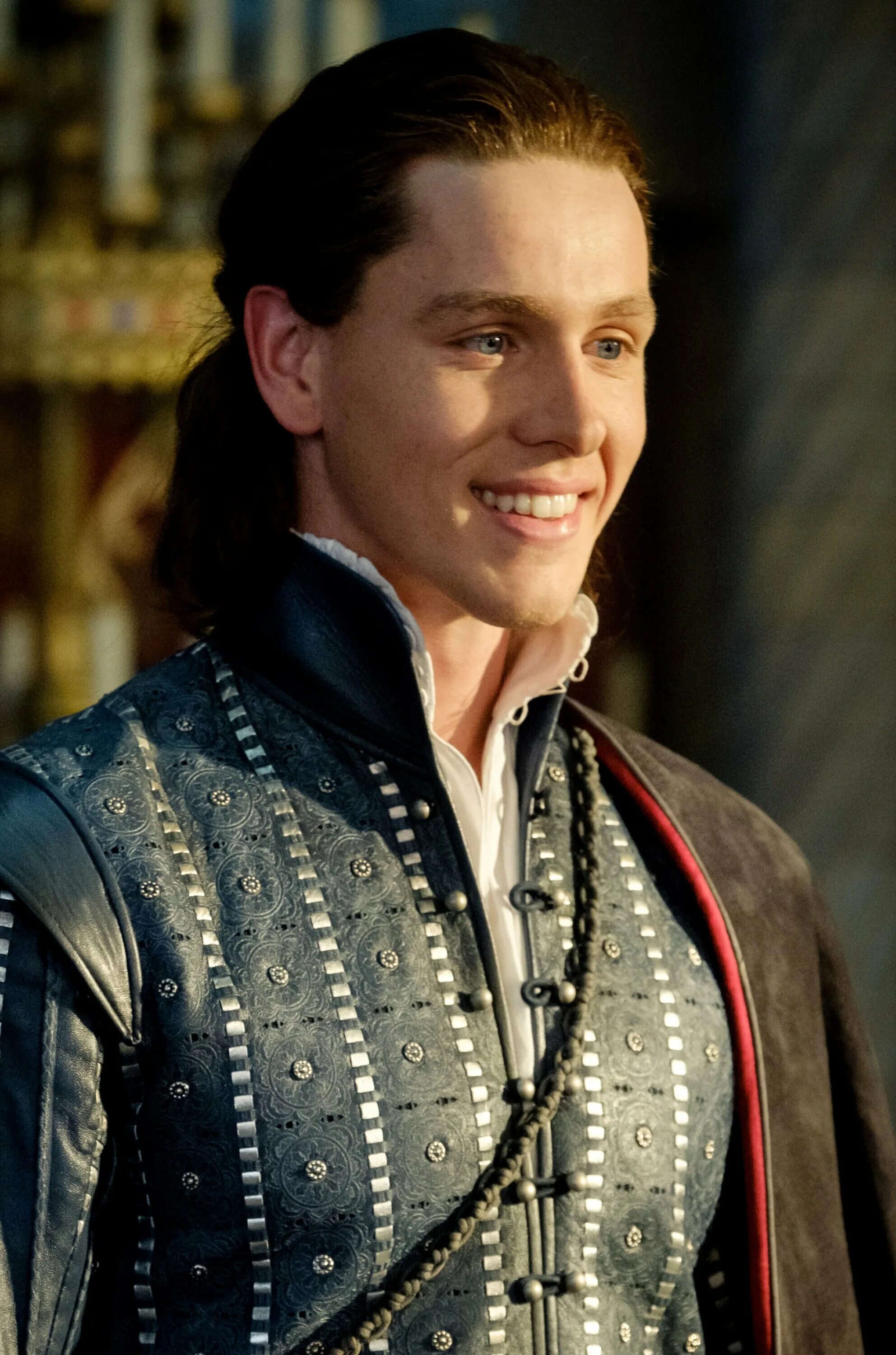 ричард мэдден золушка 2015. мет смит корона мериал. тобайас мензис принц филипп. харрис дикинсон малефисента 2. харрис дикинсон малефисента.