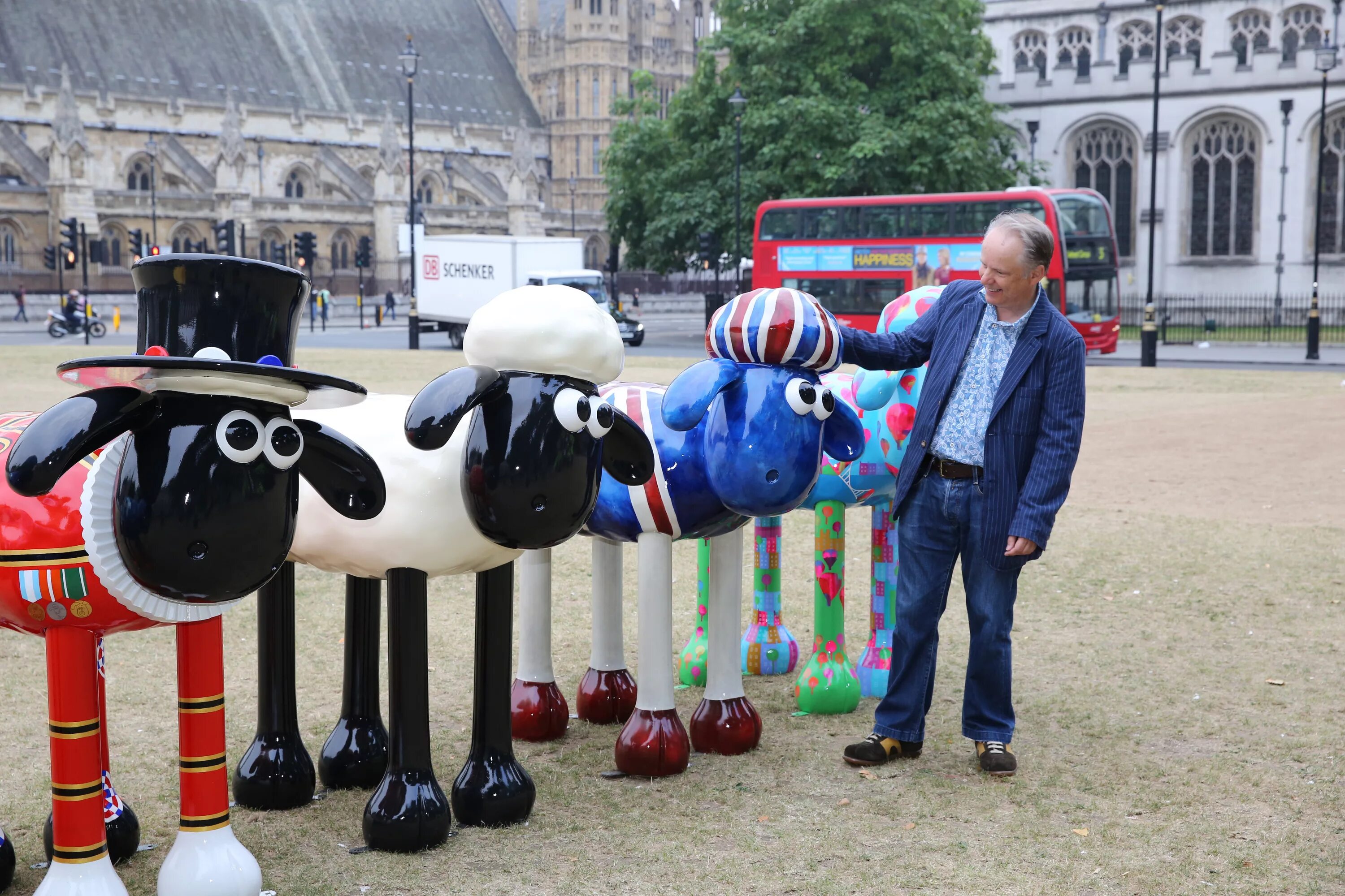 Барашек шон лондон. Лондон смешно. Cbbc bbc shaun the sheep. Ur_barashek. Игры барашек шон в лондоне.