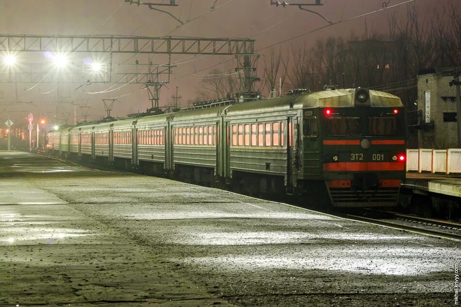 Электричка в никуда. Великий Новгород (станция). Железная дорога Великий Новгород. Чудово эт2м. Станция Волховстрой 2.