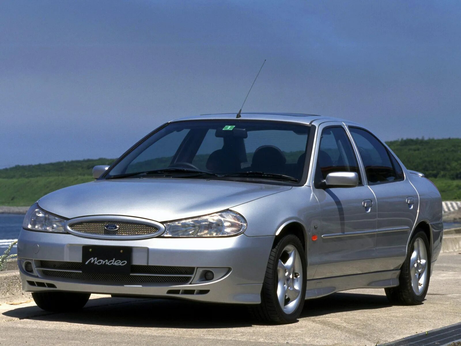 Ford Mondeo 1996 седан. Ford Mondeo 1996-2000. Ford Mondeo 2. Ford Mondeo 2 1996.