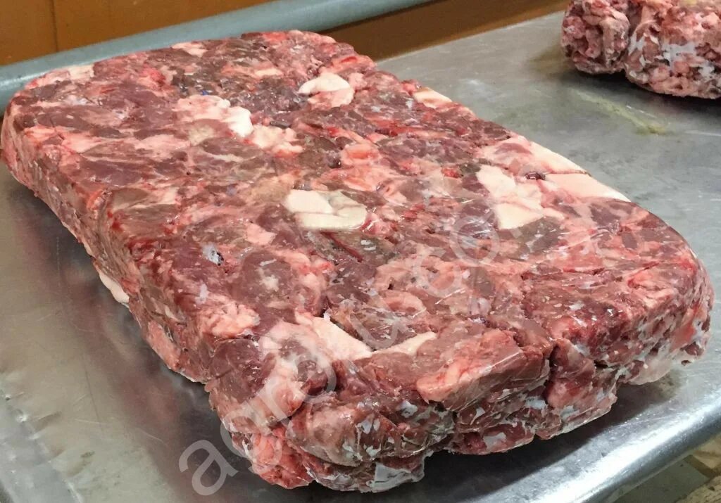 Мясо голов говядины. Мясо голов говядины. Обрезь головы мясо говядины. Обрезь головная говяжья. Обрезь с головы говяжьи для собак.