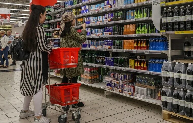 Можно продавать энергетики несовершеннолетним. Энергетик для несовершеннолетних. запрет продажи энергетиков. энергетик продают несовершеннолетним. объявление о запрете продажи энергетиков несовершеннолетним.