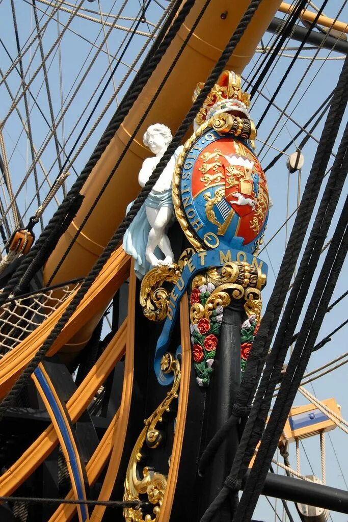 Корабли украшены. Гальюнная фигура HMS Victory. Носовая фигура HMS Victory. HMS Victory Portsmouth. Носовые фигуры старинных кораблей.