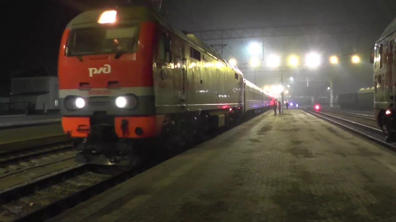 Поезд 141 курск. Эп2к москва владивосток. эп2к с поездом москва владивосток. поезд чита владивосток. чита вокзал ночью.