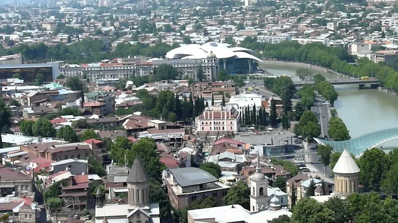 Тбилиси белоруссия. Стамба Грузия. Стамба Тбилиси. Тбилиси панорама улиц. Грузия Тбилиси достопримечательности.