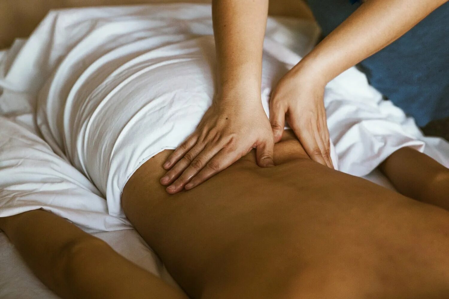 Спортивный массаж. Прикосновение массаж. Массаж тела мужчине. Вместо массажа. Lee massage