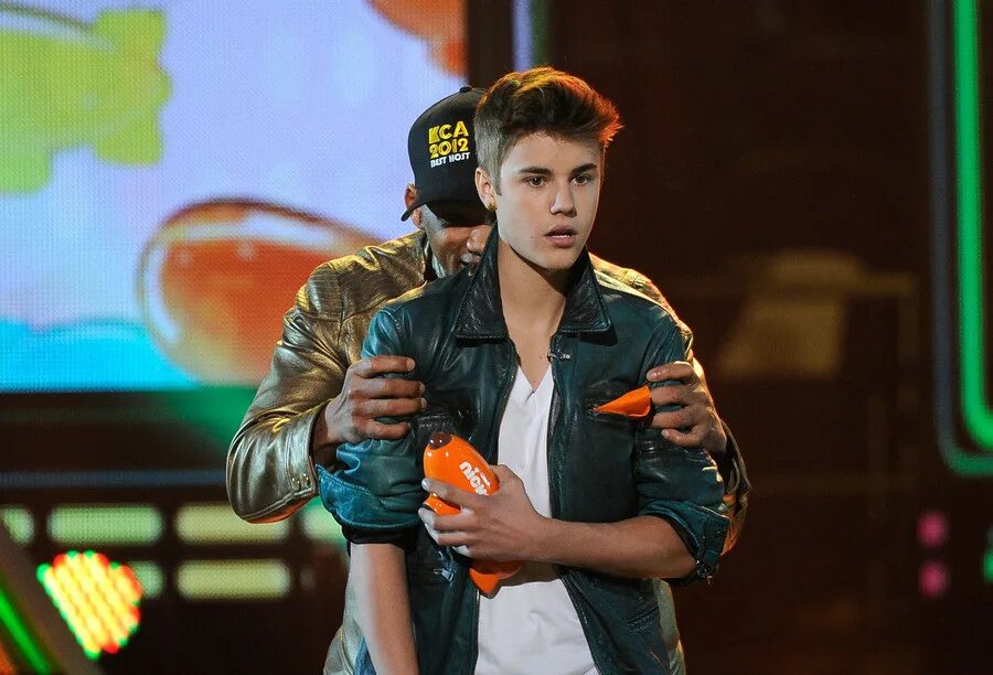 Kids choice Awards 2009 Justin Bieber. Джастин Бибер Никелодеон. Уилл Смит и Джастин Бибер. Justin Bieber June 28 2012. От 28 июня 2012 г 17