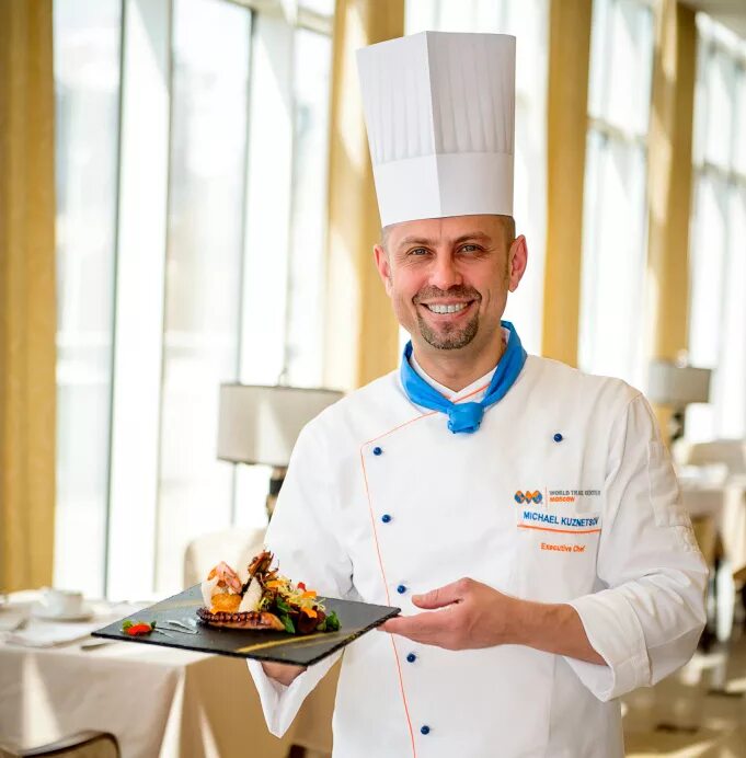 Профессия шеф повар. Михаил кузнецов шеф-повар. Суровый повар. Красивый повар. Повар в ночь вакансии.