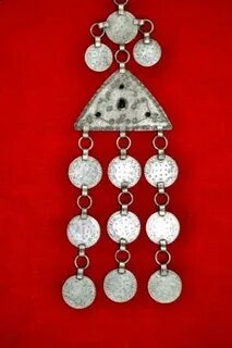 Бір қыз жігітке сиықты соруды үйретеді