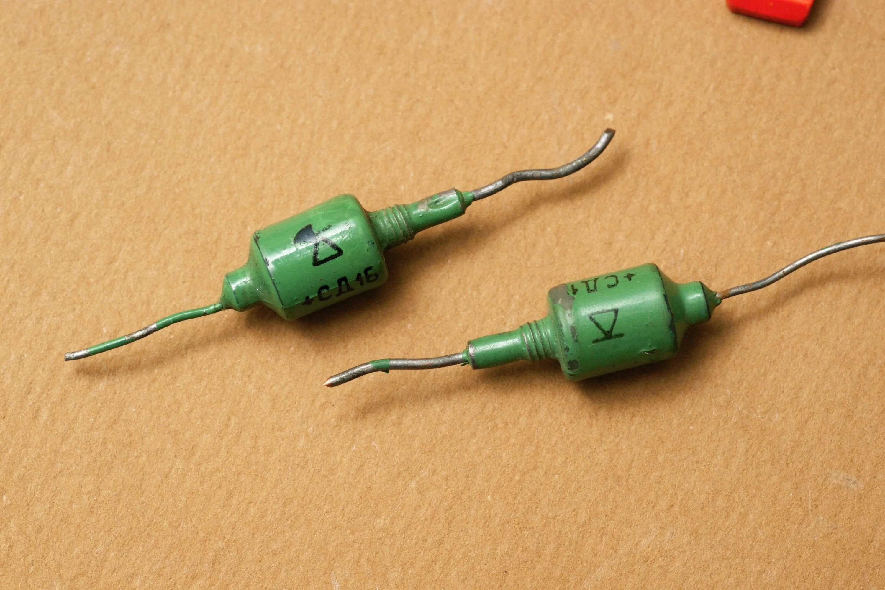 какие диоды лучше. белый, led. инфракрасный светодиод 940 osram. стабилитрон тлеющего разряда. стабилитрон zy22.