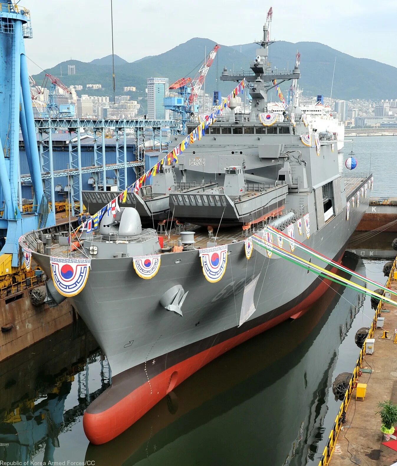 Корабль 2000. Южная корея пирс. Вмс республики корея. Чхонан корвет. Чхонан корабль.