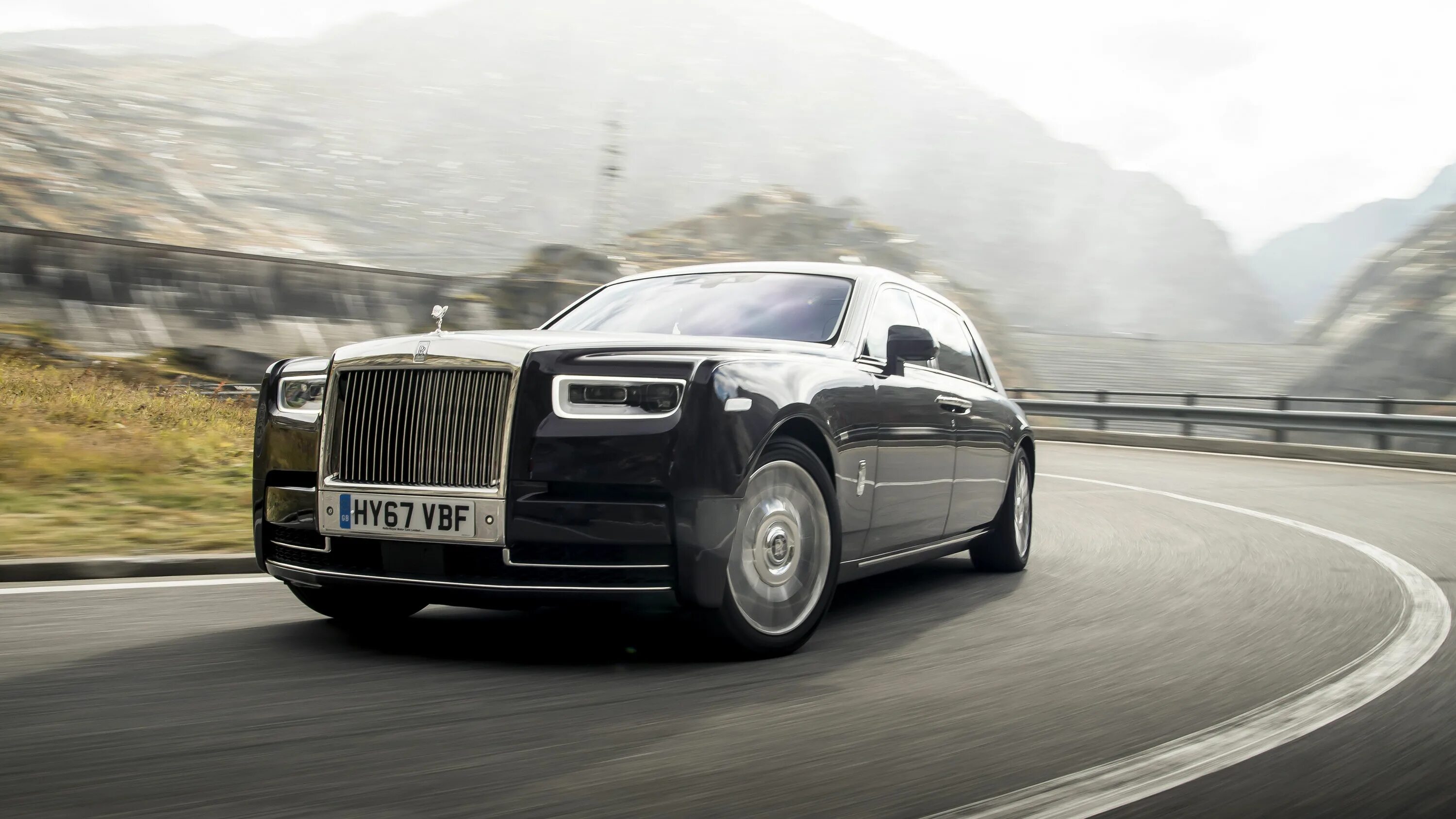 Роллс ройс драйв. Rolls-Royce Phantom VIII. Rolls Royce Phantom 8 EWB. Rolls-Royce Phantom VIII Extended Wheelbase. Роллс Ройс микроавтобус.