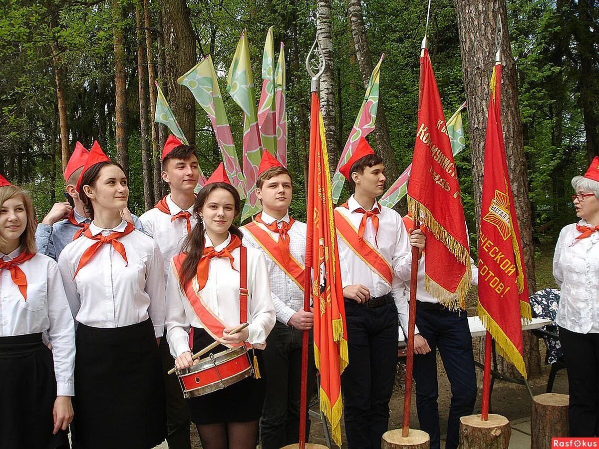 Фото пионерская. День рождения Всесоюзной Пионерской организации имени в.и.Ленина. Знаменная группа пионеров СССР. Пионерия 2022. День пионерии.