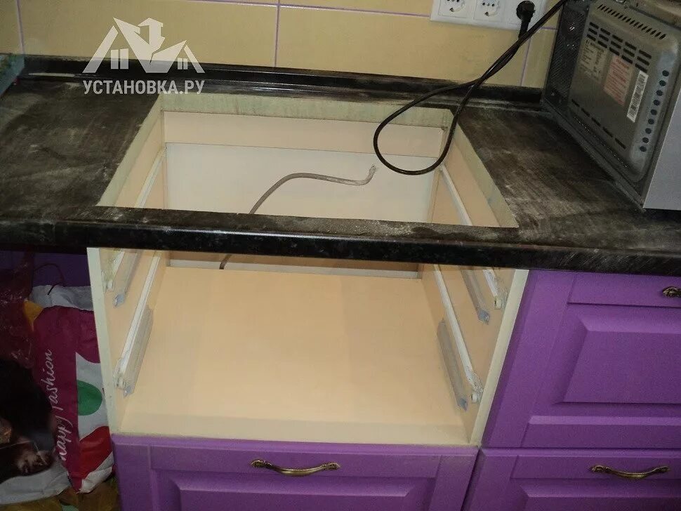 Как вырезать под варочную панель. Вырез в столешнице под варочную панель indesit ib88b60. отверстие под варочную панель в столешнице. вырез под варочную панель в столешнице. подложка под варочную панель.