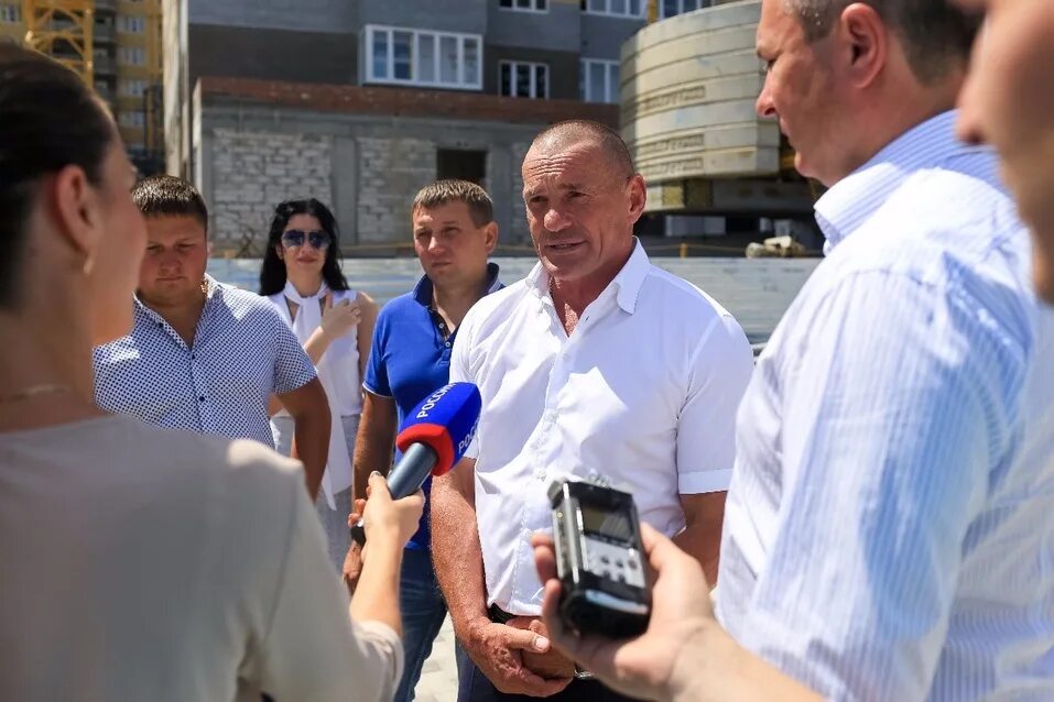Югстройинвест вакансии. Югстройинвест кубань. Югстройинвест ставрополь жк российский. Красный аксай югстройинвест. Квартет юси ставрополь.