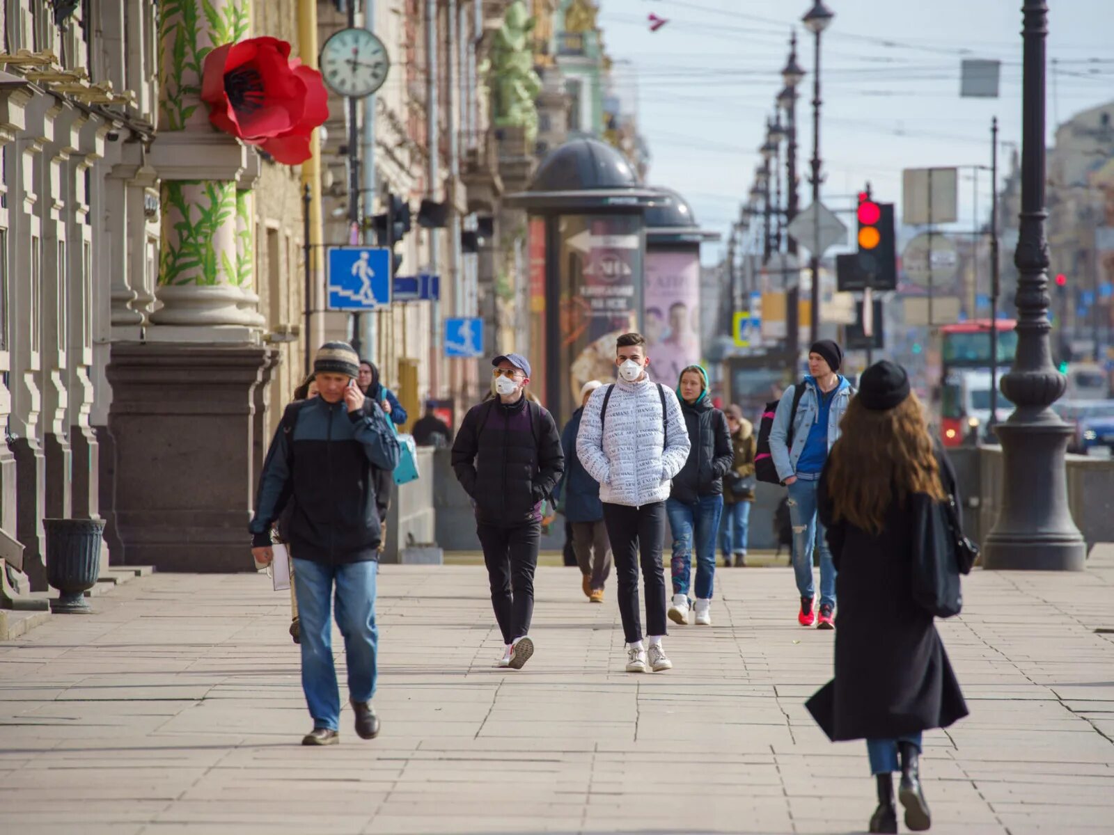 Туристы Невский проспект Санкт-Петербург. Невский проспект люди. Петербург и туристы Невский. Люди Невский проспект 2017