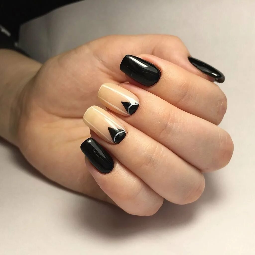 Фото ногтей 2024 квадрат. Черные ногти. Маникюр с чёрным цветом. Шеллак черный. Идеи чёрного маникюра.