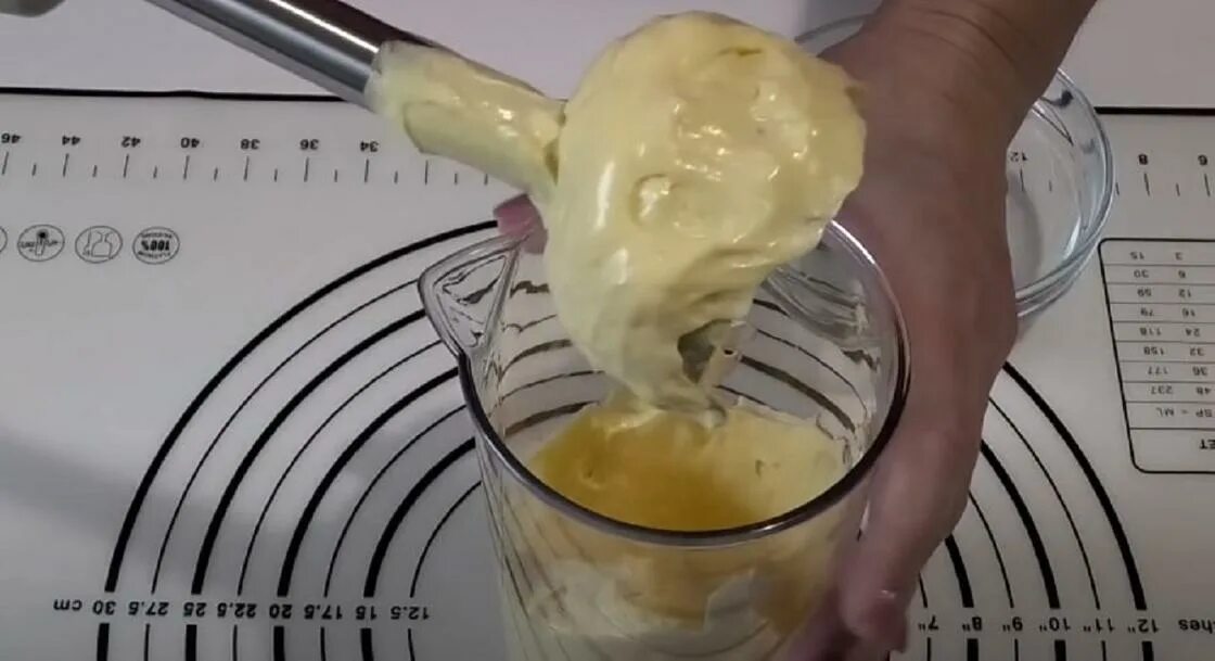 Картофель через пресс. Почему пюре получается клейким. Картофельное пюре с сыром и зеленью. Жидкое картофельное пюре. Пюрешка одна.