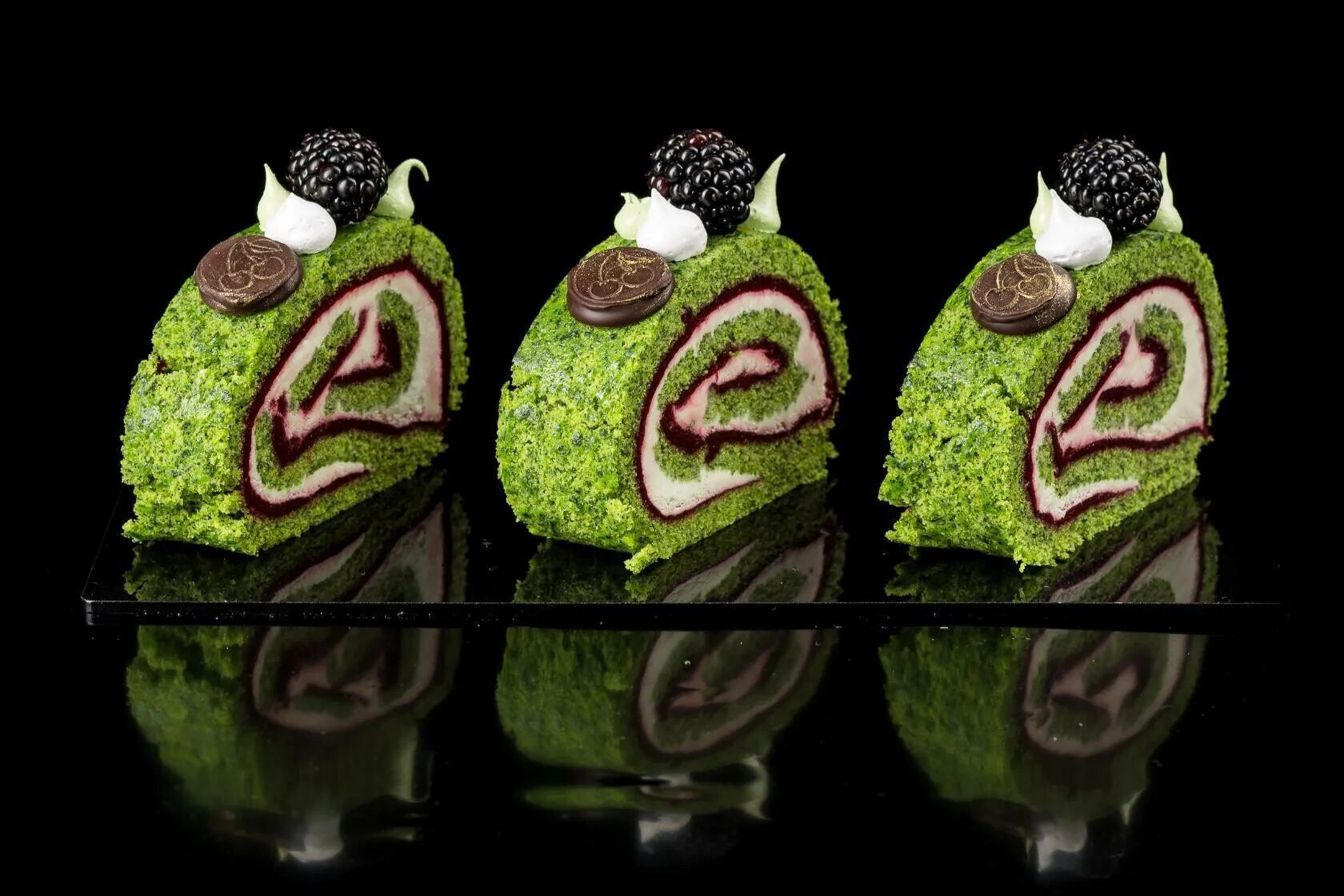 Торт грини. Торт грини. Торт зелено золотой. Тортики из грина. Зеленый шоколадный торт.