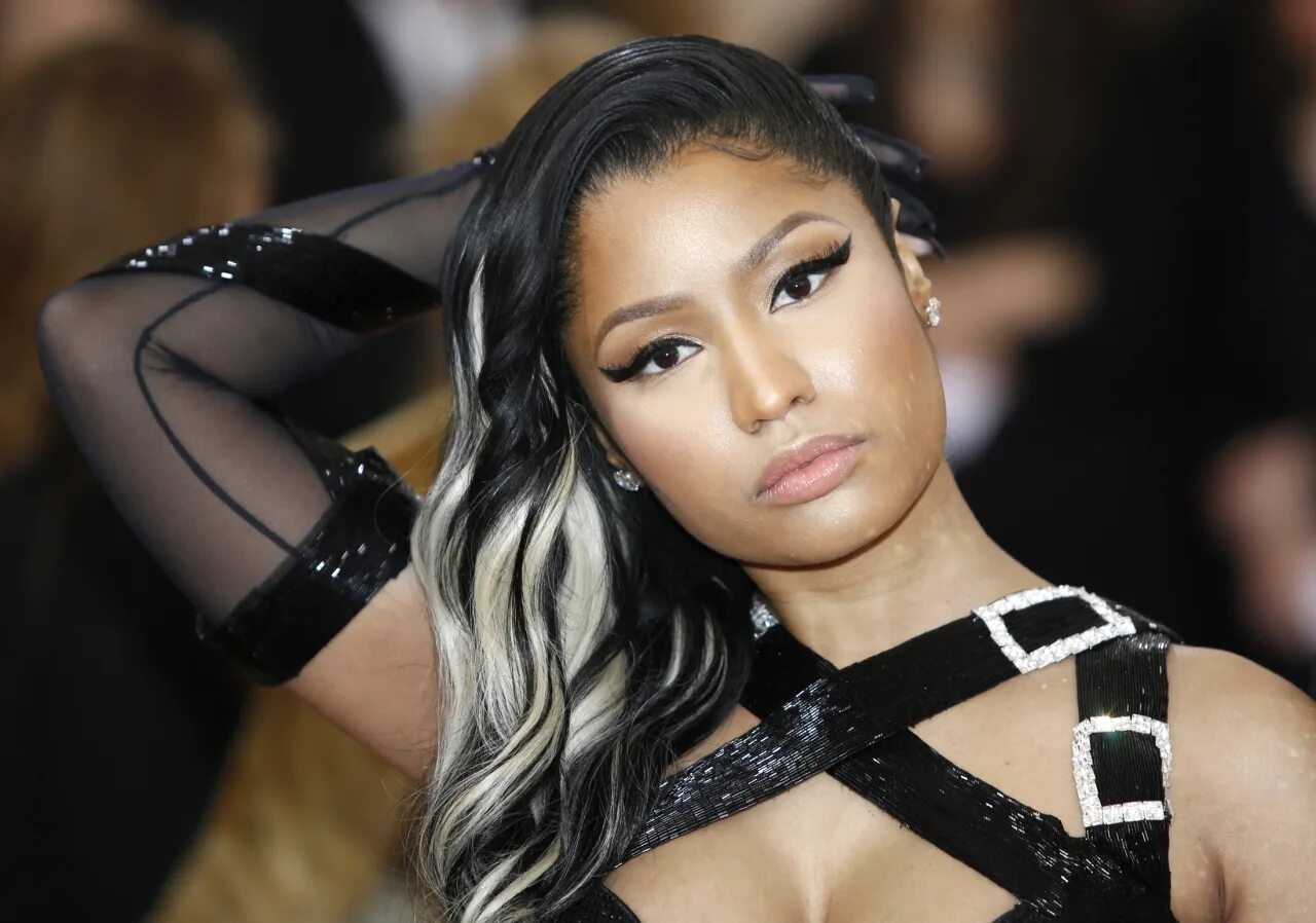 Минаж ники минаж. Nicki minaj father. Ники минаж грудь. Nicki minaj грудь. Рианна фотосессия.