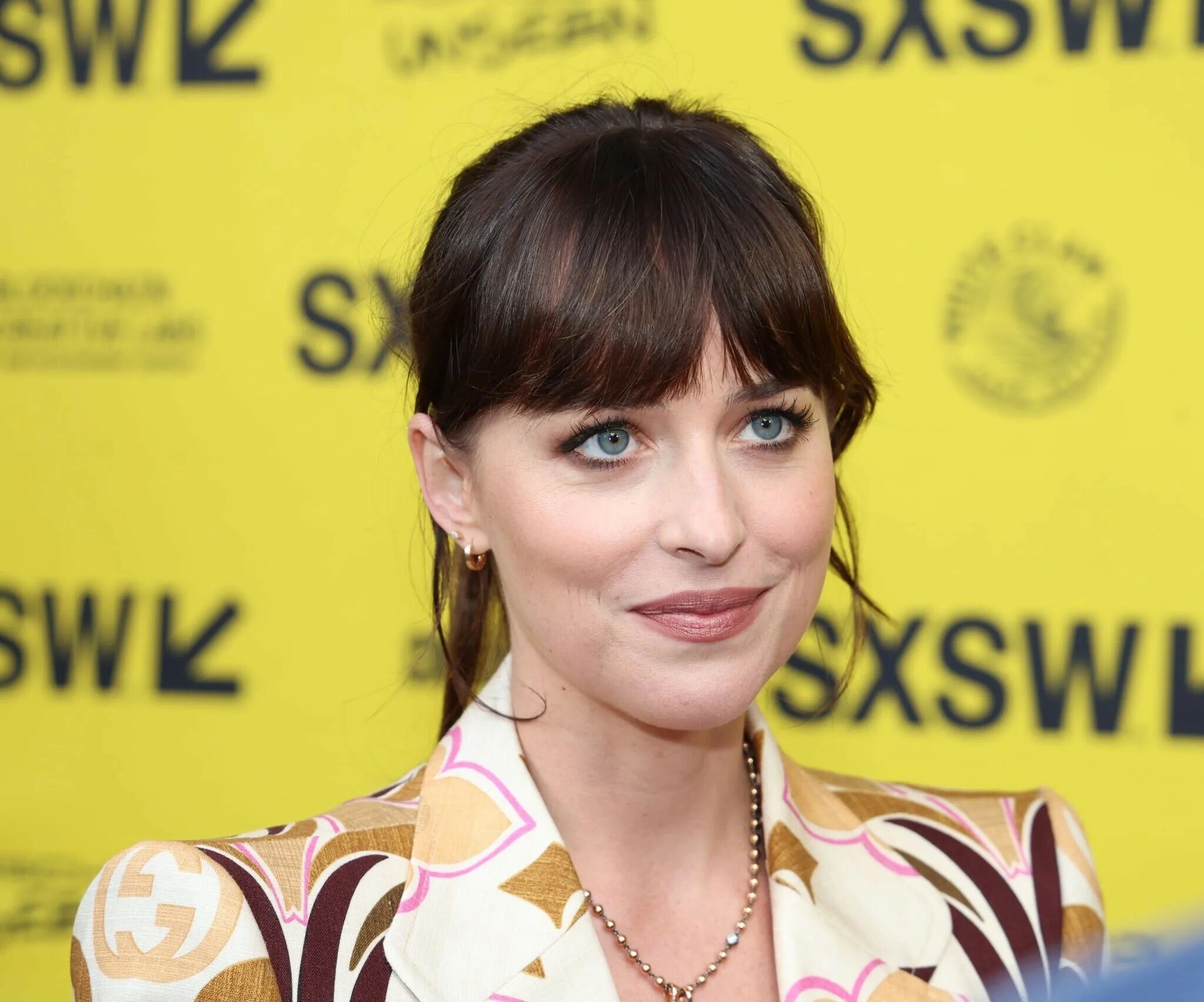 Дакота джонсон челкой 2021. Дакота джонсон фото 2024. Дакота джонсон dakota johnson. Дакота джонсон 2023. Дакота джонсон 2023.