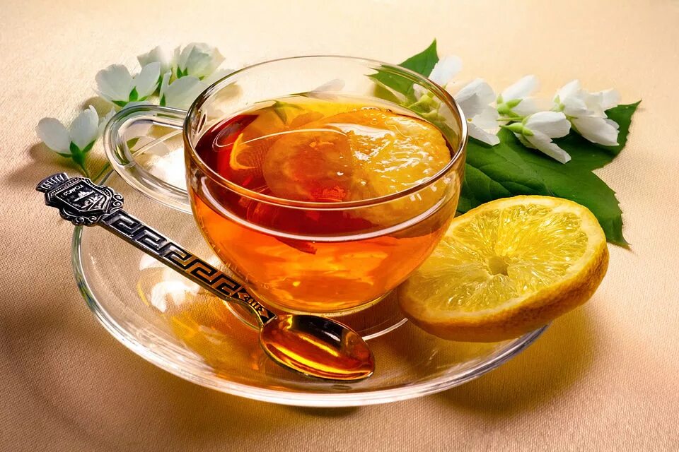 Выпить чаю лимоном. Чой лимонн. Чай с медом. Чай с лимоном. Чашка чая с лимоном.