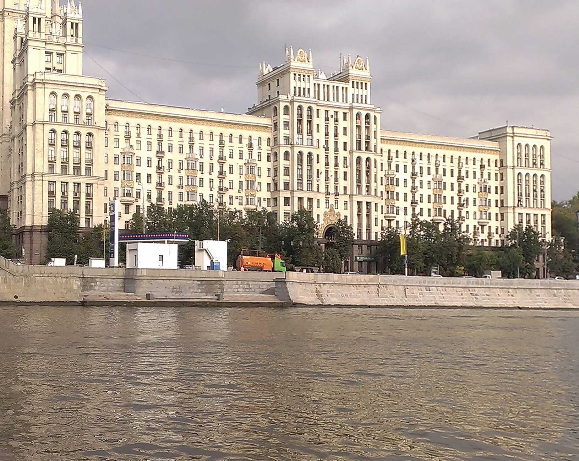 октябрьская набережная 104 к 30. Cci башня на набережной офис. , 78к3. учебный корпус ранхигс пречистенская набережная. фабрика ливерс москва саввинская набережная.