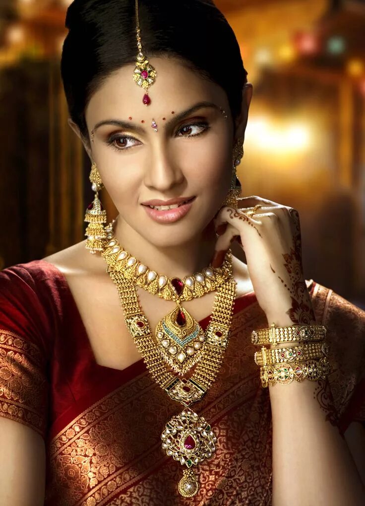 Индийские украшения. Индианка в золоте. Традиционные индийские украшения. Индийские женщины в золоте.
