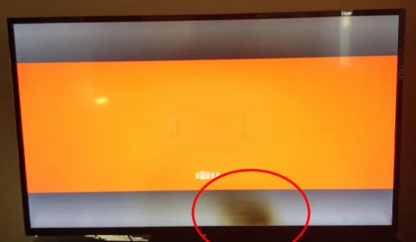 Пятна на матрице телевизора Samsung. Темные пятна на ЖК телевизоре самсунг. Телевизор самсунг пятна в матрице. Пятна на ЖК экране. Левом нижнем углу экрана