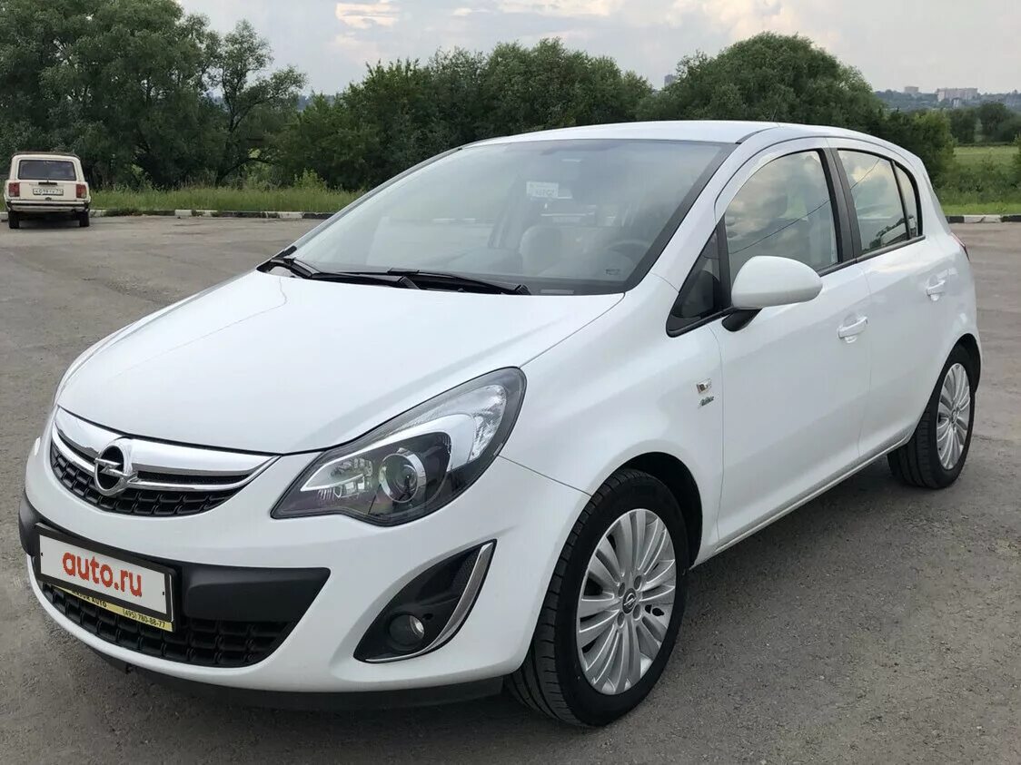 Корса автомат купить. Opel Corsa 2013. Opel Corsa d белая. Opel Corsa 2011 белая. Opel Corsa 2013 1.4.