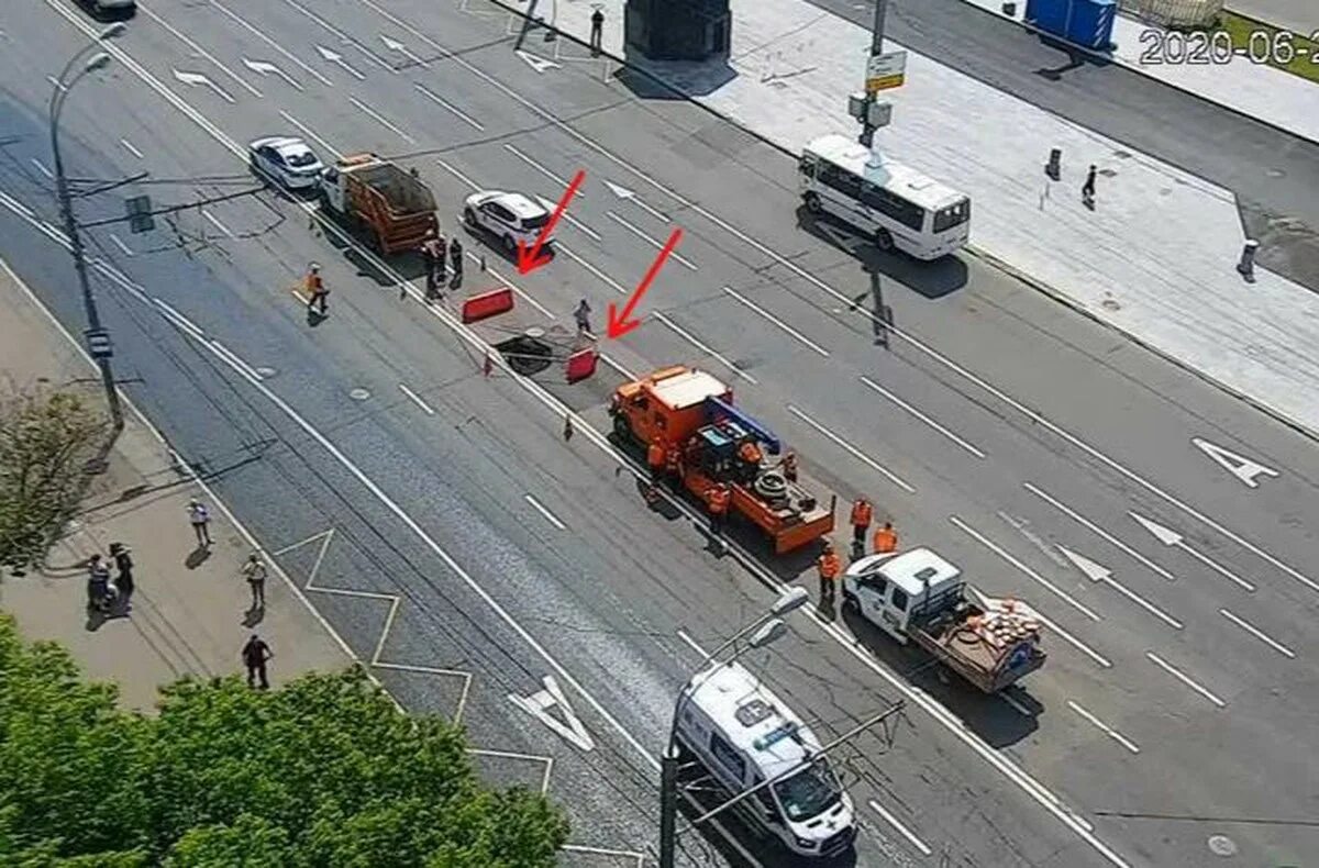 Почему перекрыли ленинградку сейчас сегодня в москве. Обвал на шоссе. провал грунта звенигородское шоссе. что случилось на хорошевском шоссе сегодня.