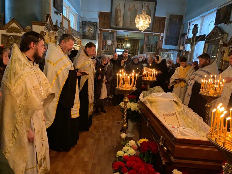 Поминки церковь. Панихиды в церкви города Калач на Дону. Стоимость панихиды в храме. Кого хоронили у церкви в деревне Костино до революции.