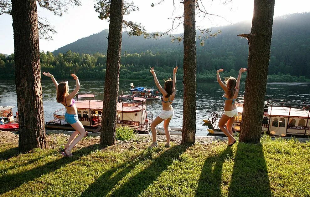 Куда съездить отдохнуть летом 2024 в россии. Фотосессия на базе отдыха. Девочки отдыхают на природе. Девушка на турбазе. Лето в Сибири.