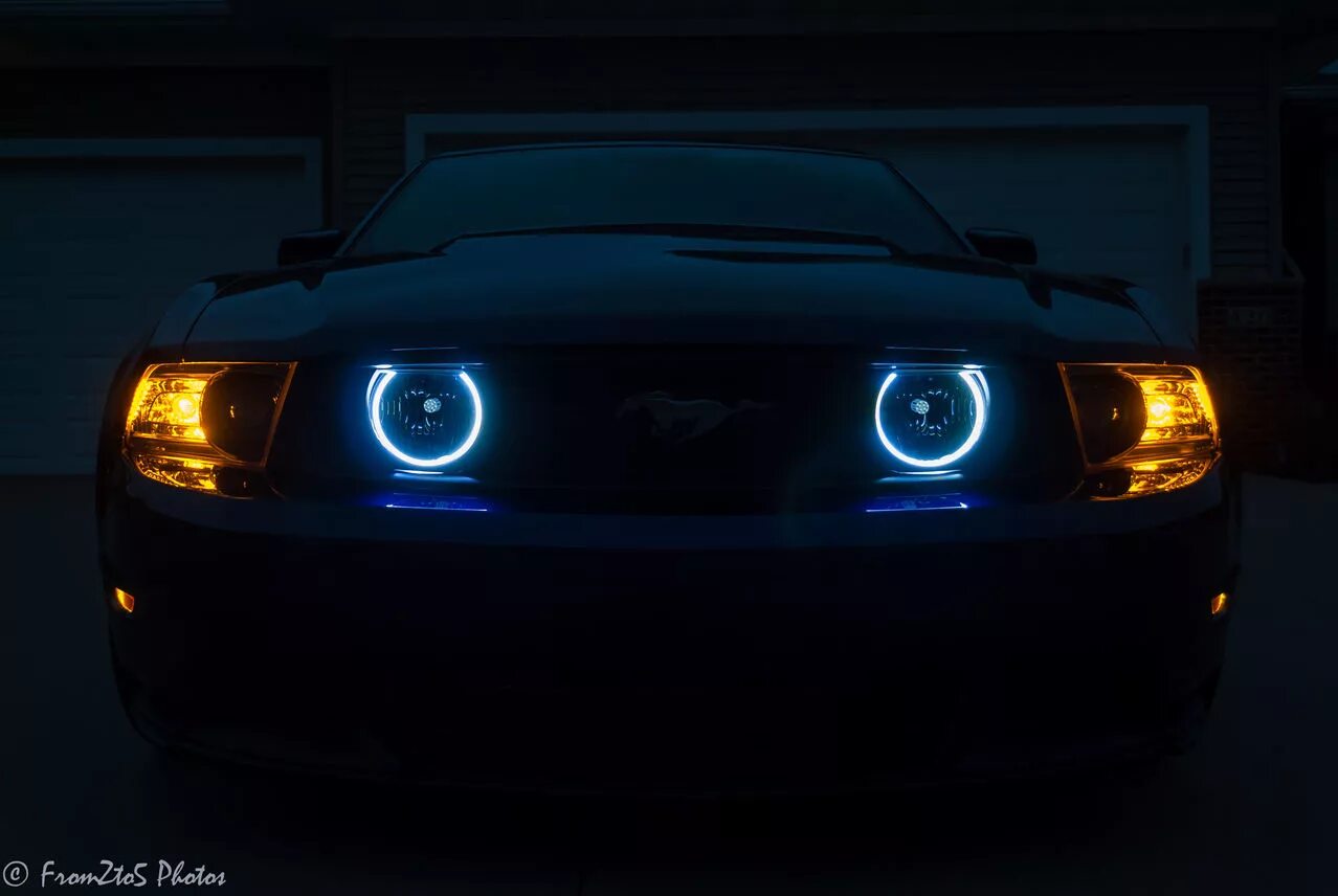 Мустанг фары. Fog Light Ford Mustang. Ford Mustang 1997 led Light. Форд Мустанг фары в темноте. Мустанг фары ночью.
