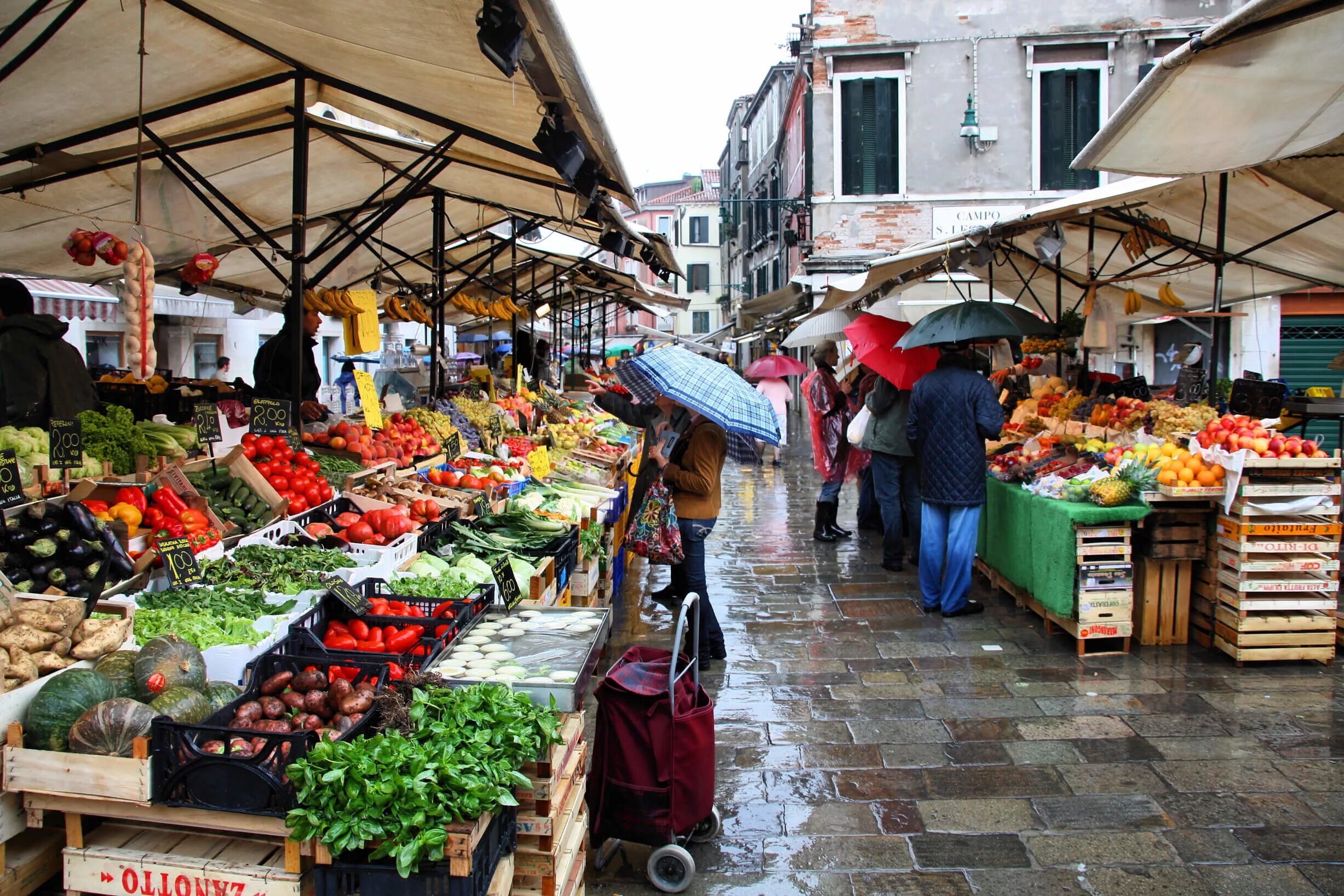 На рынке. Продуктовый рынок. Красивый рынок. Базар (рынок). Market village