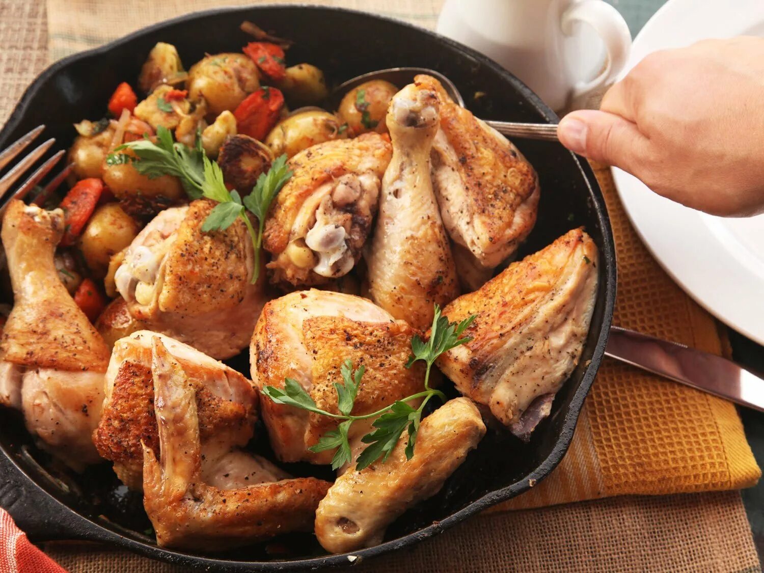 Вкусный рецепт курицы фото. Запеченная курица. Вкусная курица. Курочка приготовленная. Жареная Курочка в духовке.