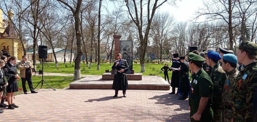 Сайт города новопавловска ставропольского. Памятник в городе новопавловск. Станица георгиевская ставропольский край. Новопавловск ставропольский край. Новопавловск ставропольский край.