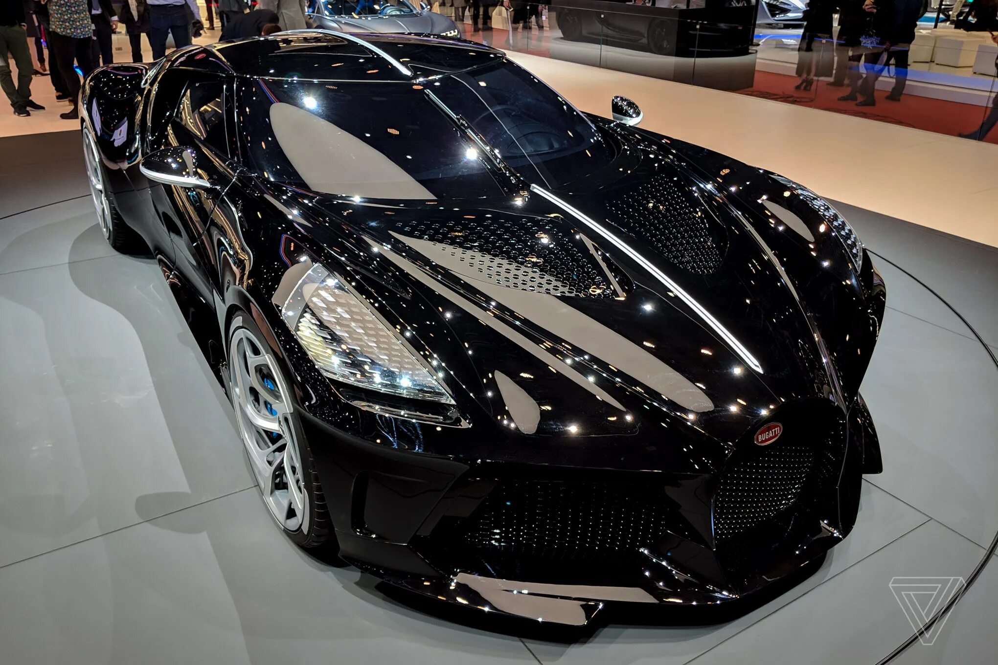 Bugatti voiture noire цена. Машина Bugatti la voiture noire. Бугатти la voiture noire 2021. Mercedes-Benz Maybach Exelero. Бугатти 2020 Нойре.