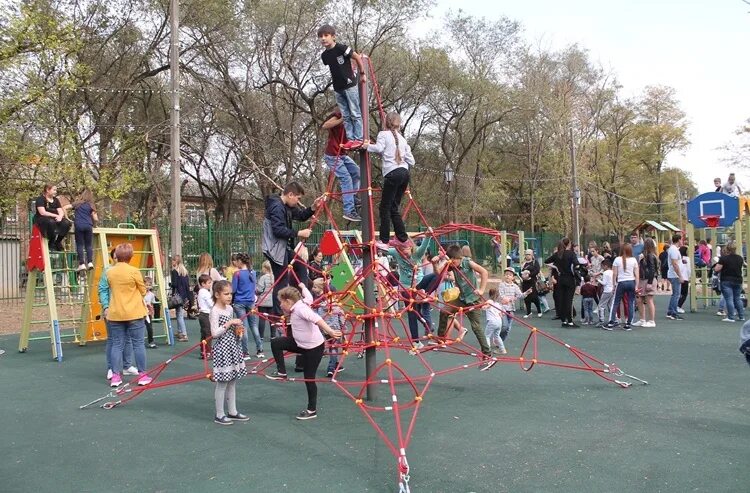 Сколько в благодарном. Парк Победы Благодарный. Город Благодарный парк Ставропольский край. Город Благодарный Ставропольский край парк Победы. Новый парк в Благодарном.