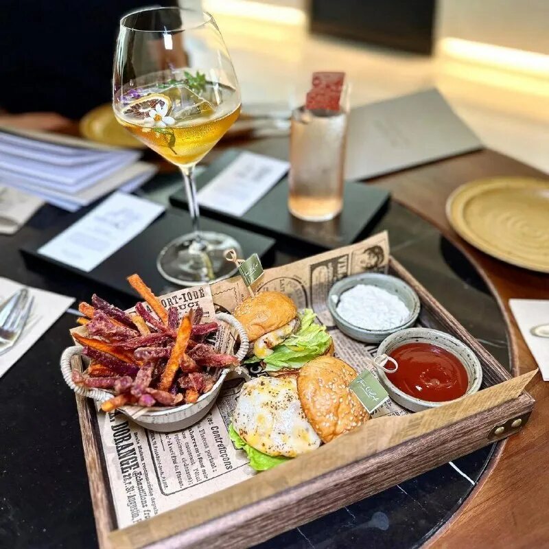 Патонг малин рынок. Уличная еда на пхукете. Уличная еда в китае. Ночной рынок краби тайланд. Где дешевые морепродукты.