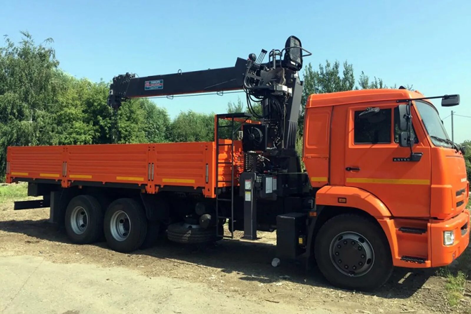 Кму hrs. Камаз 65115 манипулятор. 65115 horyong 206. камаз 65117 с horyong hrs216. камаз 65115 бортовой с манипулятором.